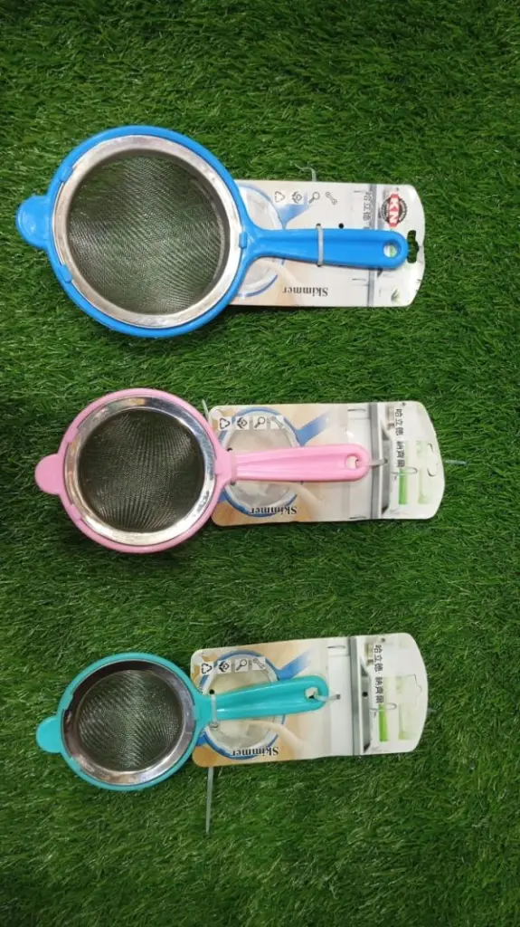 colorful-stainless-steel-mesh-tea-strainer-with-plastic-handle-fine-sieve-for-kitchen-use - 4.webp